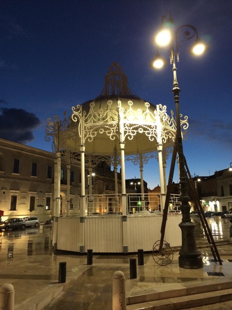 The cassa armonica in Piazza Garibaldi at dusk, on the evening of the festa patronale, Manduria, Salento, Puglia